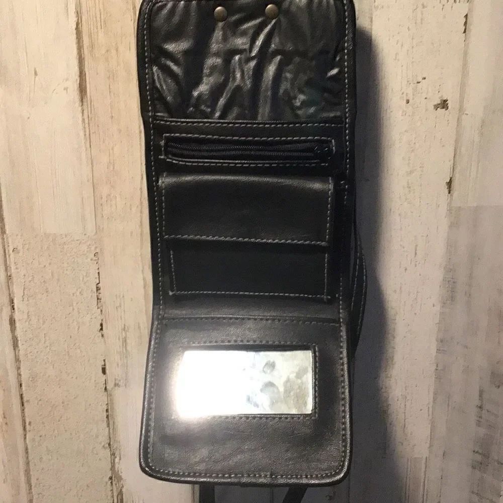 vintage latch lock, Crossbody purse - Picture 4 of 6